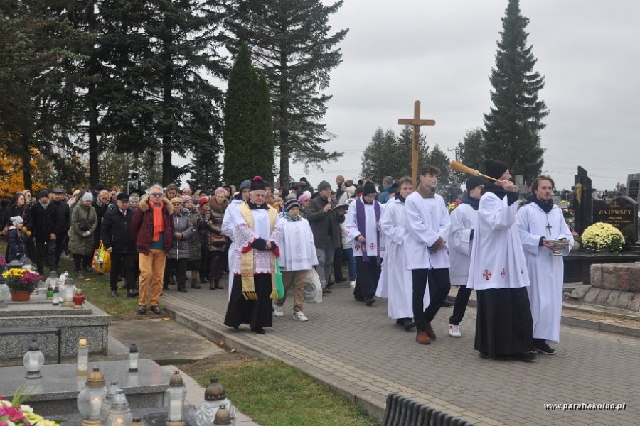 032 Procesja po nowym cmentarzu.jpg